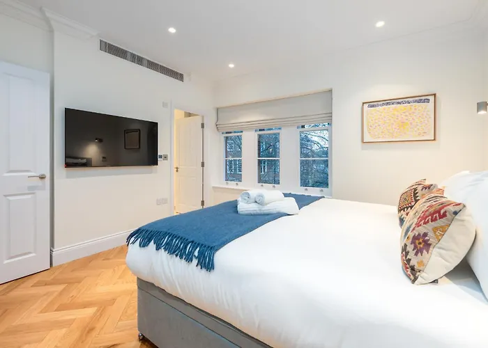 Stunning Hampstead Home Rh9